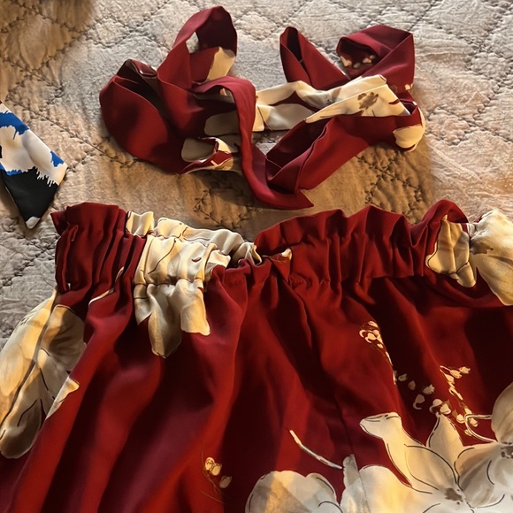 Shorts with loose belt, breezy , fun to wear with a sassy sandal - Picture 2 of 2